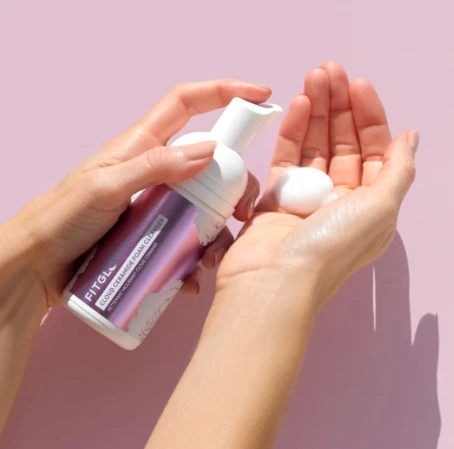 Rowan Clothing Co. Fitglow Cloud Cleansing Kit: Cleanser And Brush 4 Rowan Clothing Co. Fitglow Cloud Cleansing Kit: Cleanser And Brush