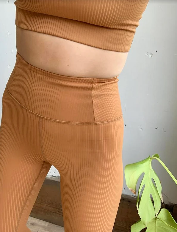 Rowan Clothing Co. Girlfriend Highrise Rib Legging: Toffee 4 Rowan Clothing Co. Girlfriend Highrise Rib Legging: Toffee